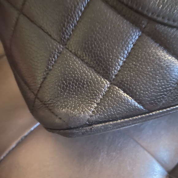 ‼️FINAL PRICE DROP‼️VINTAGE CHANEL MEDALLION TOTE BAG - Picture 9 of 17